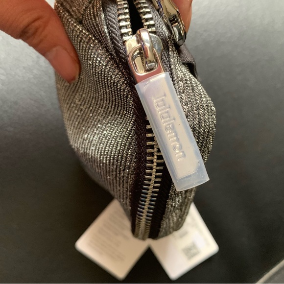 Lululemon Everywhere Belt Bag Nano Glitter - Picture 3 of 4
